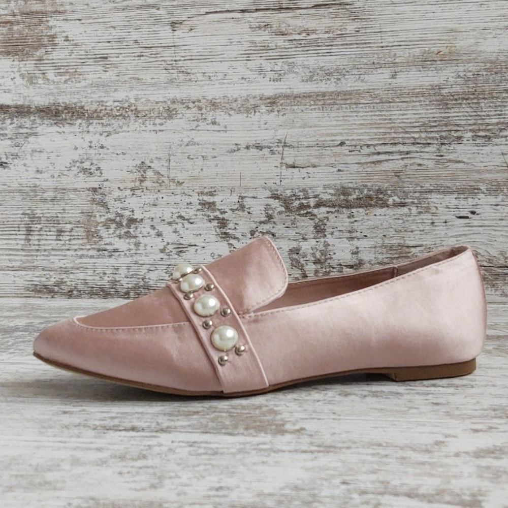 🟨ShoeDazzle Lt Pink Satin Pearl Silver Stud Flat..Super Cute🥰